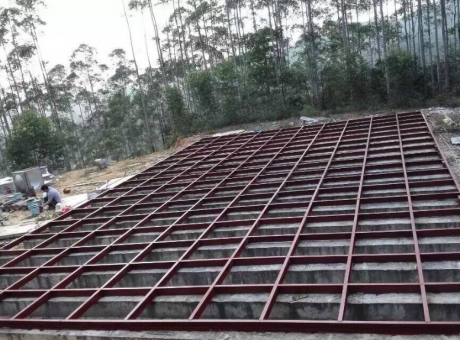 組合水箱槽鋼底座制作現(xiàn)場