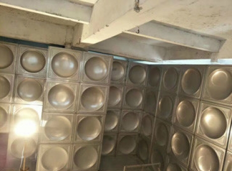 異形水箱施工現場